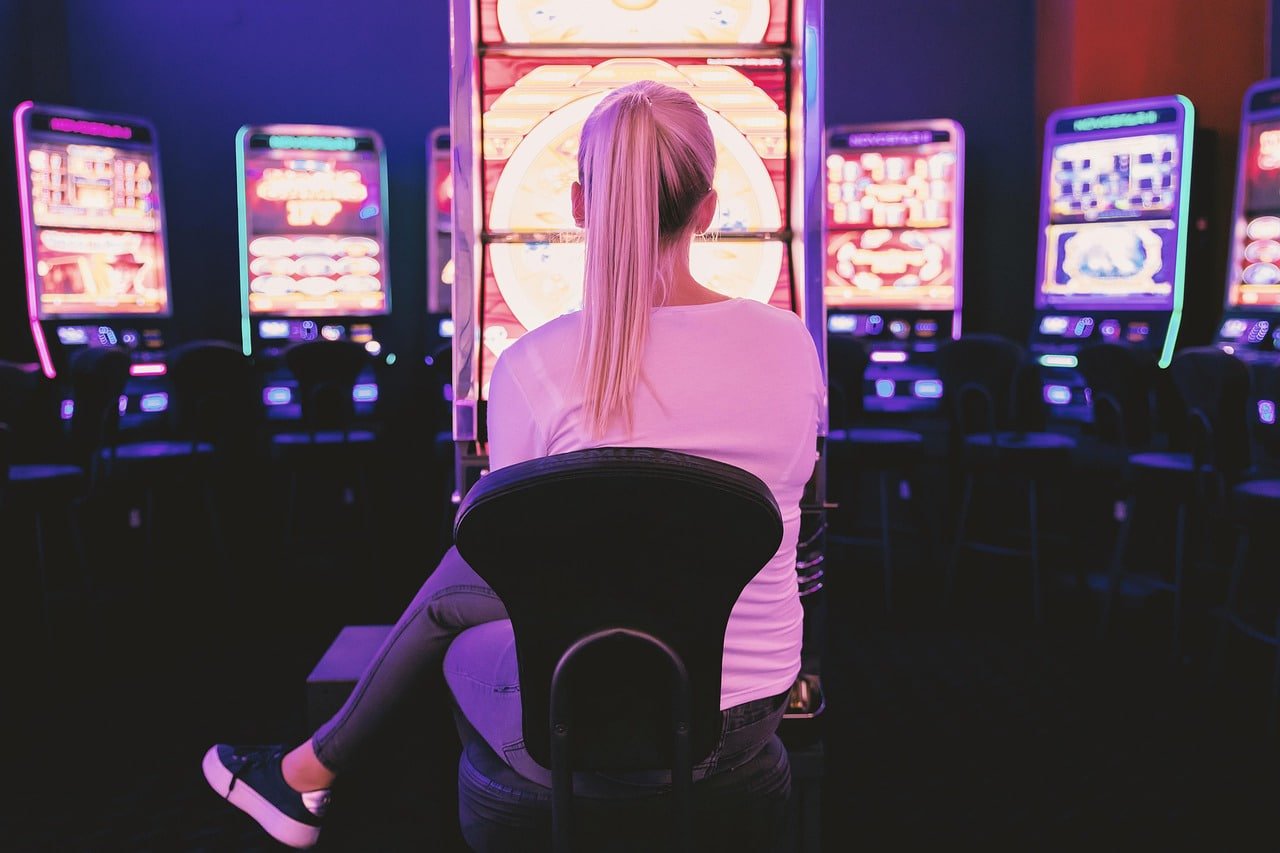 Kasino online WKWK88 – meja live dealer baccarat dan roulette terbaik